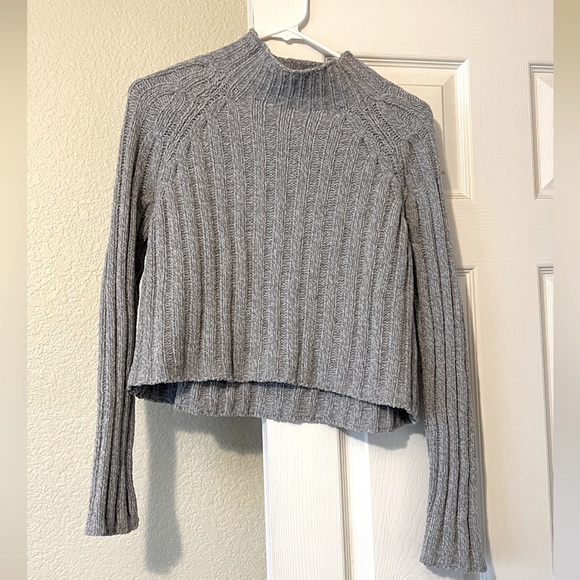 American Eagle Outfitters Sweaters - American Eagle mock neck cropped sweater